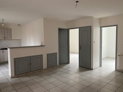 APPARTEMENT T3 A LOUER - ST MARTIN LA PLAINE Mouillon-Vernes-Tochissonne - 70 m2 - 537 € charges comprises par mois