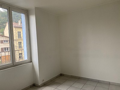 APPARTEMENT T3 A LOUER - ST MARTIN LA PLAINE Mouillon-Vernes-Tochissonne - 70 m2 - 537 € charges comprises par mois