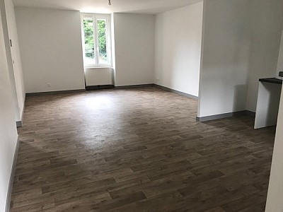 APPARTEMENT T3 A LOUER - UNIEUX Sud Est - 79 m2 - 607 € charges comprises par mois