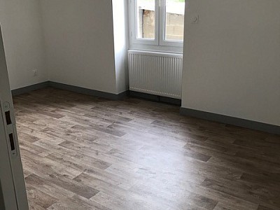 APPARTEMENT T3 A LOUER - UNIEUX Sud Est - 79 m2 - 607 € charges comprises par mois
