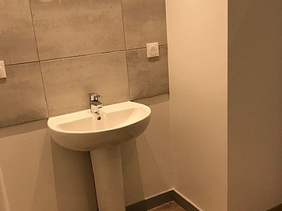 APPARTEMENT T3 A LOUER - UNIEUX Sud Est - 79 m2 - 607 € charges comprises par mois