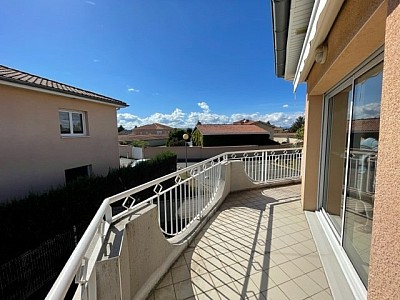 APPARTEMENT T3 A LOUER - VEAUCHE Bourg Sud - 78 m2 - 800 € charges comprises par mois