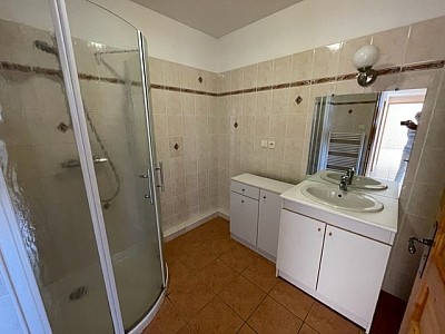APPARTEMENT T3 A LOUER - VEAUCHE Bourg Sud - 78 m2 - 800 € charges comprises par mois