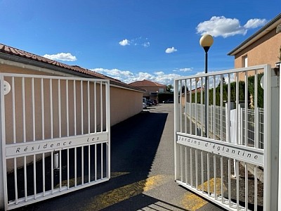 APPARTEMENT T3 A LOUER - VEAUCHE Bourg Sud - 78 m2 - 800 € charges comprises par mois