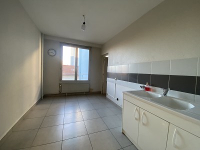 APPARTEMENT T3 A VENDRE - ST ETIENNE BADOUILLERE/ALBERT THOMAS - 104 m2 - 105000 €