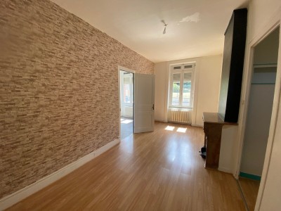 APPARTEMENT T3 A VENDRE - VILLARS - 65.8 m2 - 59000 €