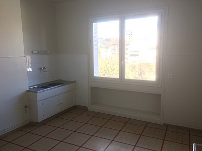 APPARTEMENT T4 A LOUER - FIRMINY Centre - 115 m2 - 653 € charges comprises par mois
