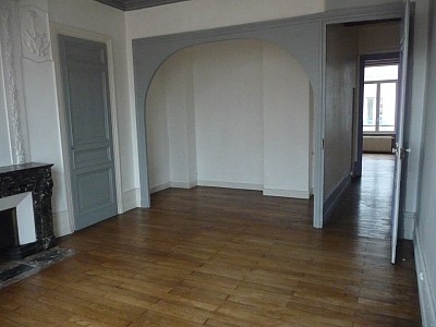 APPARTEMENT T3 A LOUER - ST ETIENNE Republique - 120 m2 - 640 € charges comprises par mois