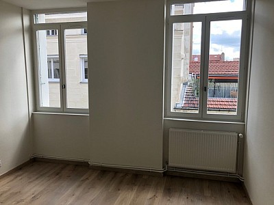 APPARTEMENT T4 A LOUER - ST ETIENNE Hotel-de-Ville - 114 m2 - 805 € charges comprises par mois