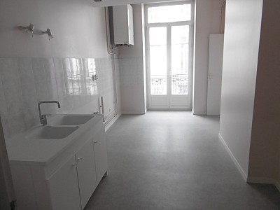 APPARTEMENT T3 A LOUER - ST ETIENNE Republique - 74 m2 - 560 € charges comprises par mois