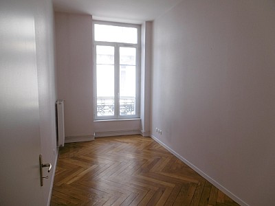 APPARTEMENT T3 A LOUER - ST ETIENNE Republique - 74 m2 - 560 € charges comprises par mois