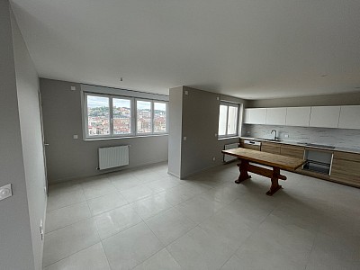 APPARTEMENT T4 A LOUER - ST ETIENNE Cret de Roc Ouest - 95 m2 - 900 € charges comprises par mois