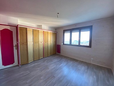 APPARTEMENT T3 A LOUER - VILLARS l Hippodrome Le Bois Monzil Zi - 84 m2 - 725 € charges comprises par mois