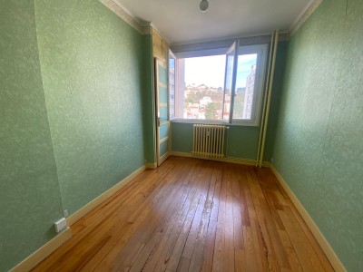 APPARTEMENT T4 A VENDRE - ST ETIENNE - 89 m2 - 90000 €