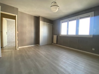 APPARTEMENT T4 A VENDRE - VILLARS - 91.3 m2 - 85000 €