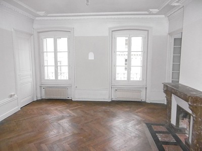 APPARTEMENT T4 A LOUER - ST ETIENNE Prefecture - 151 m2 - 956 € charges comprises par mois