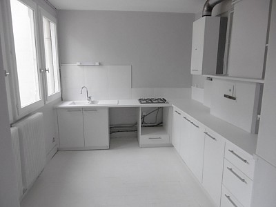 APPARTEMENT T4 A LOUER - ST ETIENNE Prefecture - 151 m2 - 956 € charges comprises par mois