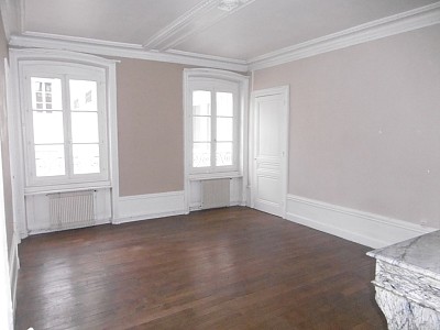 APPARTEMENT T4 A LOUER - ST ETIENNE Prefecture - 151 m2 - 956 € charges comprises par mois