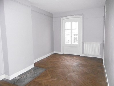 APPARTEMENT T4 A LOUER - ST ETIENNE Prefecture - 151 m2 - 956 € charges comprises par mois