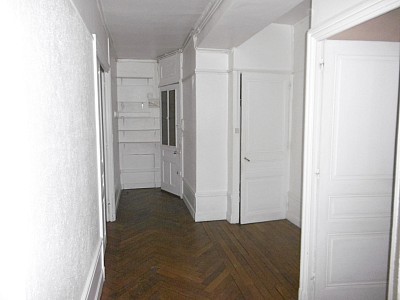 APPARTEMENT T4 A LOUER - ST ETIENNE Prefecture - 151 m2 - 956 € charges comprises par mois