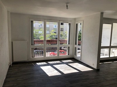 APPARTEMENT T5 A LOUER - ST ETIENNE La Cotonne - 90 m2 - 865 € charges comprises par mois