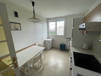 APPARTEMENT T5 A LOUER - ST ETIENNE Parc de l Europe - 80 m2 - 710 € charges comprises par mois