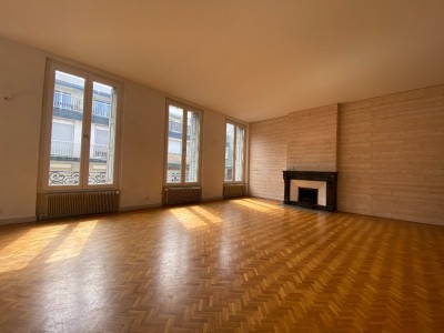 APPARTEMENT T5 A VENDRE - ST ETIENNE HYPER CENTRE - 161 m2 - 165000€