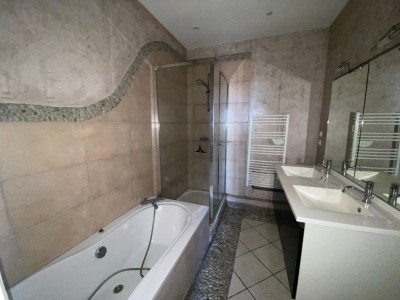 APPARTEMENT T5 A VENDRE - ST ETIENNE HYPER CENTRE - 161 m2 - 165000€