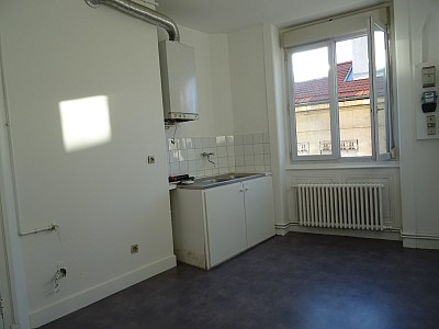 APPARTEMENT T6 A LOUER - ST ETIENNE Peuple-Boivin-St Jacques - 150 m2 - 1000 € charges comprises par mois