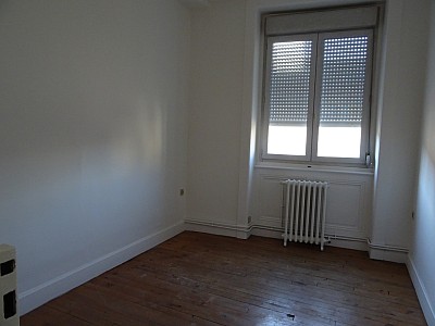 APPARTEMENT T6 A LOUER - ST ETIENNE Peuple-Boivin-St Jacques - 150 m2 - 1000 € charges comprises par mois