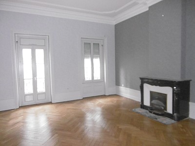 APPARTEMENT T5 A LOUER - ST ETIENNE Prefecture - 163.63 m2 - 947 € charges comprises par mois