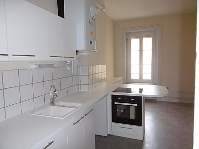 APPARTEMENT T5 A LOUER - ST ETIENNE Prefecture - 163.63 m2 - 947 € charges comprises par mois