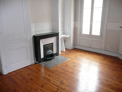 APPARTEMENT T5 A LOUER - ST ETIENNE Prefecture - 163 m2 - 947 € charges comprises par mois