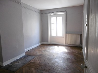 APPARTEMENT T5 A LOUER - ST ETIENNE Prefecture - 163 m2 - 947 € charges comprises par mois