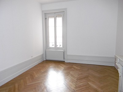 APPARTEMENT T5 A LOUER - ST ETIENNE Prefecture - 163.63 m2 - 947 € charges comprises par mois