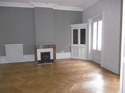 APPARTEMENT T5 A LOUER - ST ETIENNE Prefecture - 163.63 m2 - 947 € charges comprises par mois