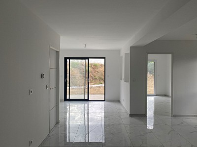 VILLA A LOUER - ST MARTIN LA PLAINE - 79 m2 - 1200 € charges comprises par mois